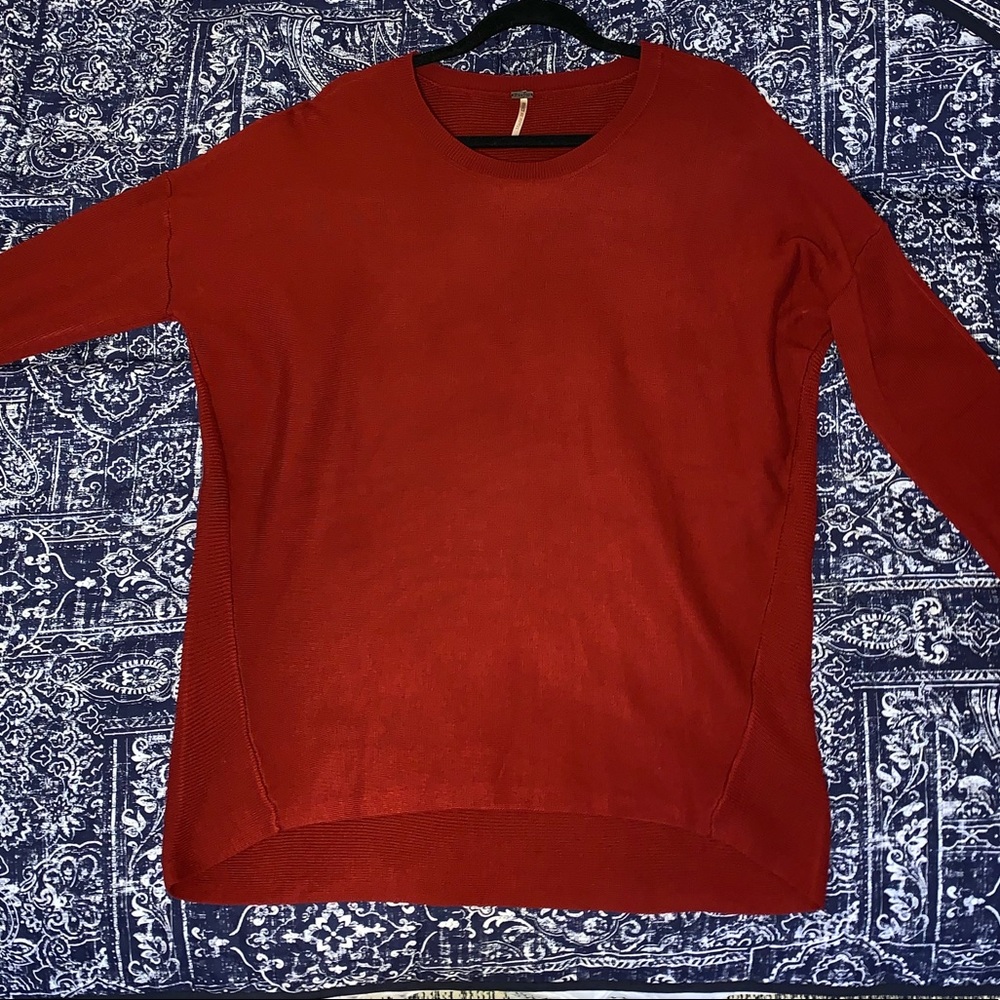 Burgundy oversize sweater. Ribbed-textured back